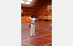 Ou seule au pas de tir.